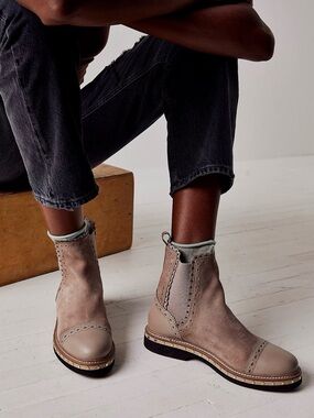 Free People Atlas Chelsea Boots Suede Studded Flats Boho Taupe Women’s 39.5 US 9